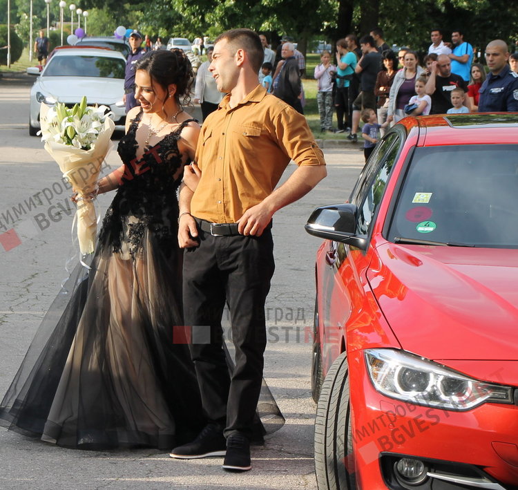 СУ "Любен Каравелов" изпрати своя випуск'2019