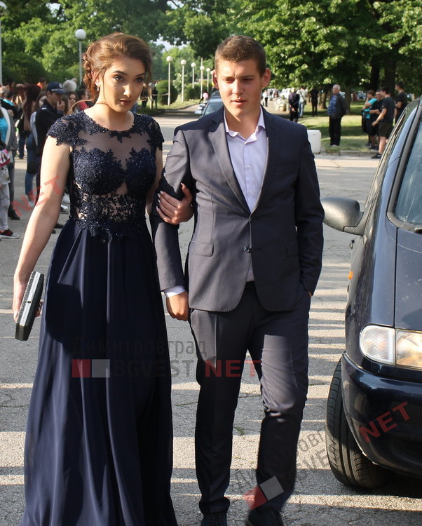 СУ "Любен Каравелов" изпрати своя випуск'2019