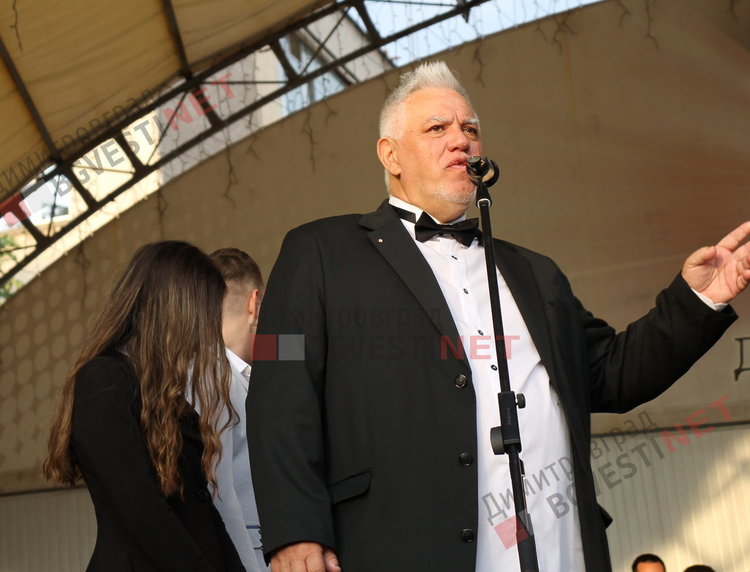 54 абитуриенти от Езиковата гимназия в Димитровград минаха по червения килим