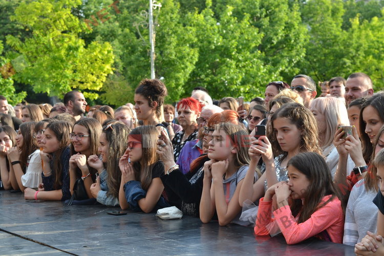 СУ "Любен Каравелов" изпрати своя випуск'2019