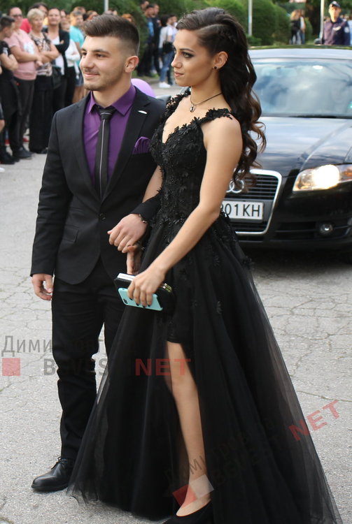 54 абитуриенти от Езиковата гимназия в Димитровград минаха по червения килим