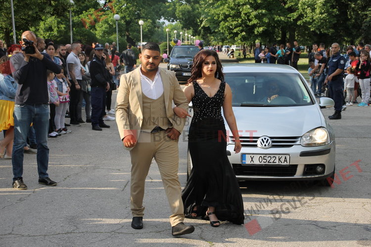 СУ "Любен Каравелов" изпрати своя випуск'2019