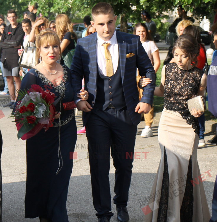 СУ "Любен Каравелов" изпрати своя випуск'2019