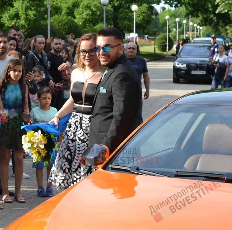 СУ "Любен Каравелов" изпрати своя випуск'2019