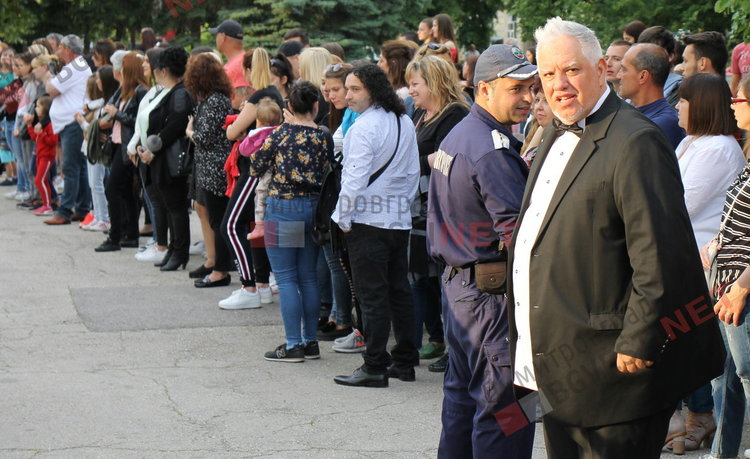54 абитуриенти от Езиковата гимназия в Димитровград минаха по червения килим