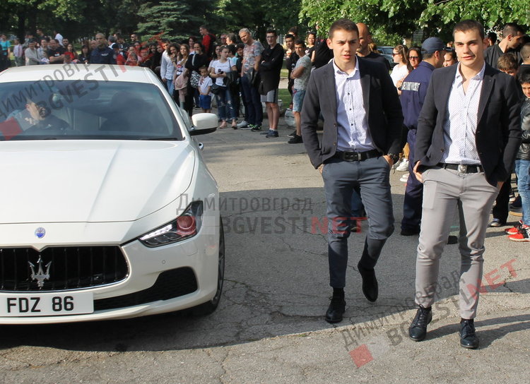 СУ "Любен Каравелов" изпрати своя випуск'2019