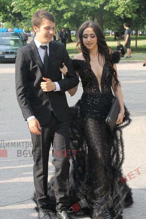 СУ "Любен Каравелов" изпрати своя випуск'2019