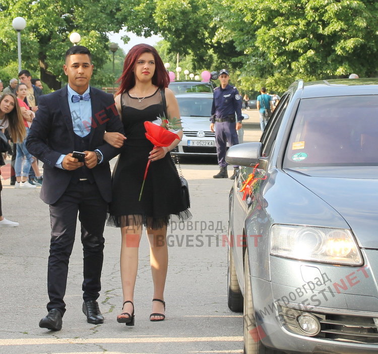 СУ "Любен Каравелов" изпрати своя випуск'2019