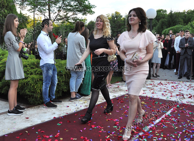 Математическата посрещна абитуриенти топ  от автобуса