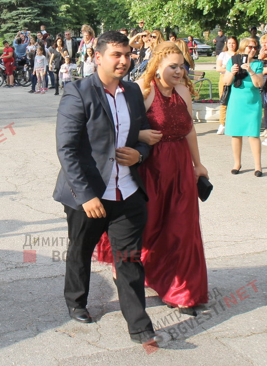 СУ "Любен Каравелов" изпрати своя випуск'2019