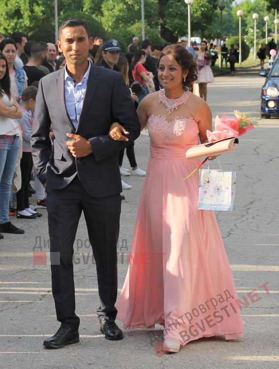 СУ "Любен Каравелов" изпрати своя випуск'2019