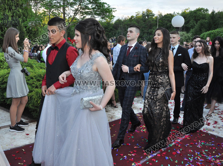 Математическата посрещна абитуриенти топ  от автобуса