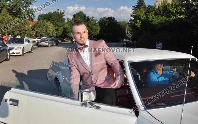 Математическата посрещна абитуриенти топ  от автобуса