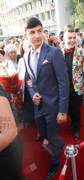 СУ "Любен Каравелов" изпрати своя випуск'2019