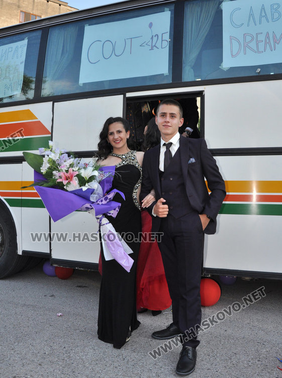 Математическата посрещна абитуриенти топ  от автобуса