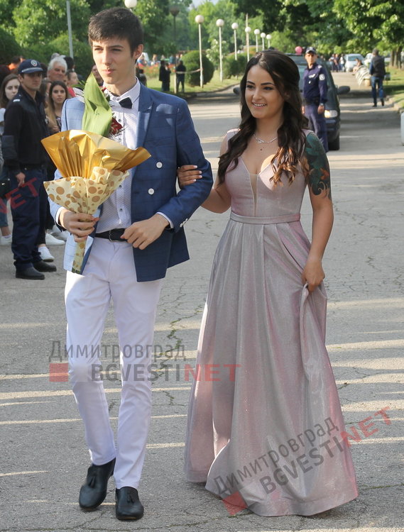 СУ "Любен Каравелов" изпрати своя випуск'2019