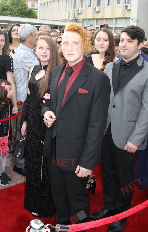 54 абитуриенти от Езиковата гимназия в Димитровград минаха по червения килим