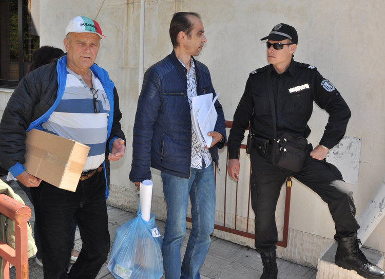 153 СИК получават изборни книжа и материали за Евровота в Хасково