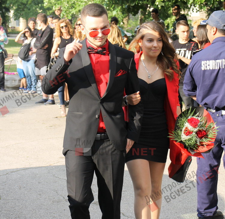 СУ "Любен Каравелов" изпрати своя випуск'2019