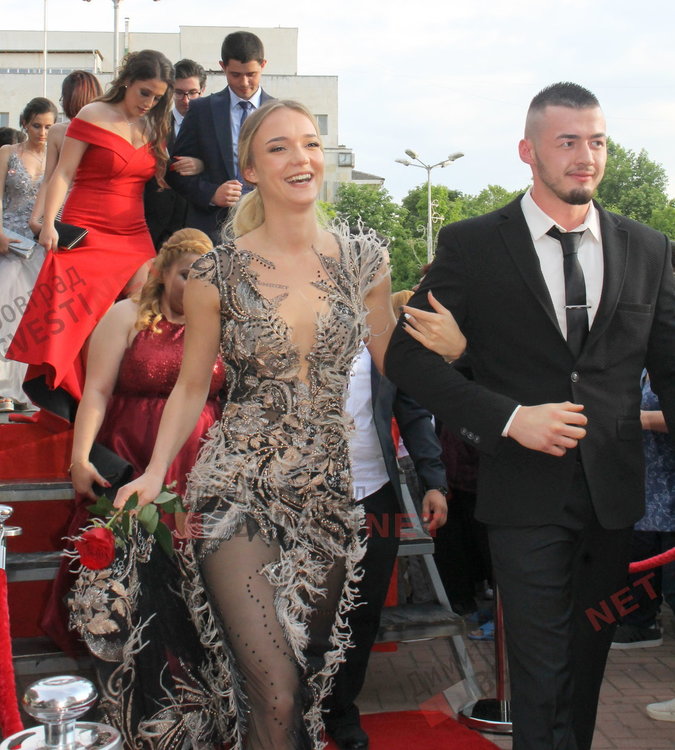 СУ "Любен Каравелов" изпрати своя випуск'2019