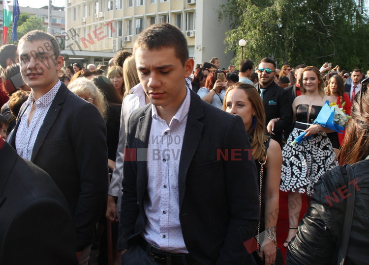 СУ "Любен Каравелов" изпрати своя випуск'2019