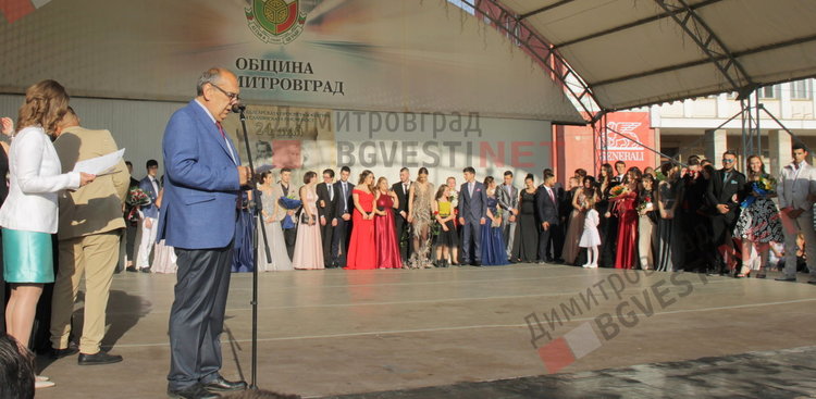 СУ "Любен Каравелов" изпрати своя випуск'2019