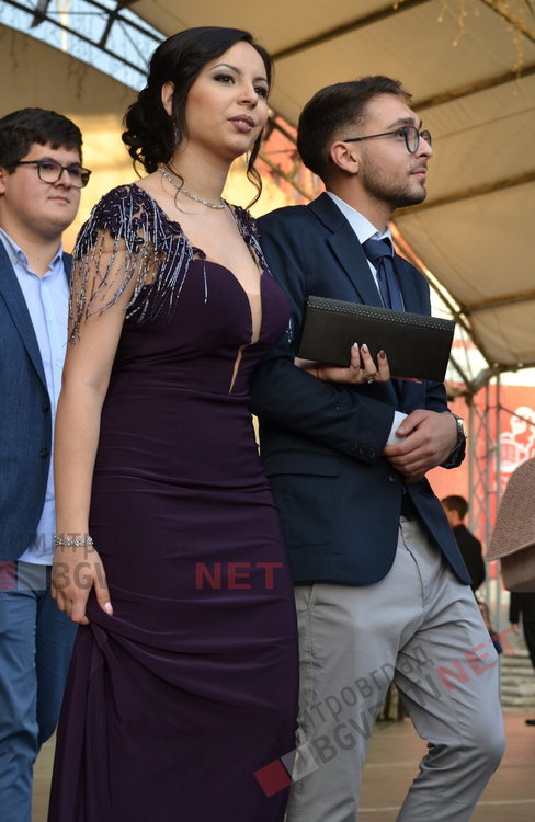 54 абитуриенти от Езиковата гимназия в Димитровград минаха по червения килим