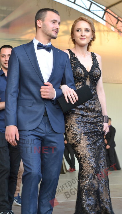 54 абитуриенти от Езиковата гимназия в Димитровград минаха по червения килим