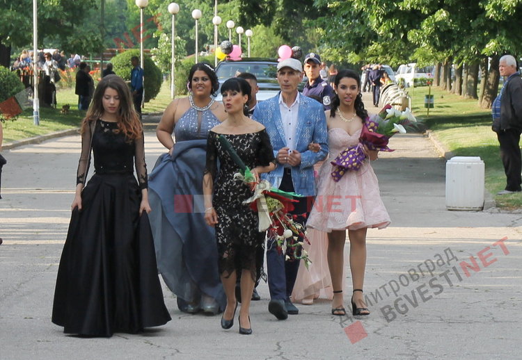 СУ "Любен Каравелов" изпрати своя випуск'2019