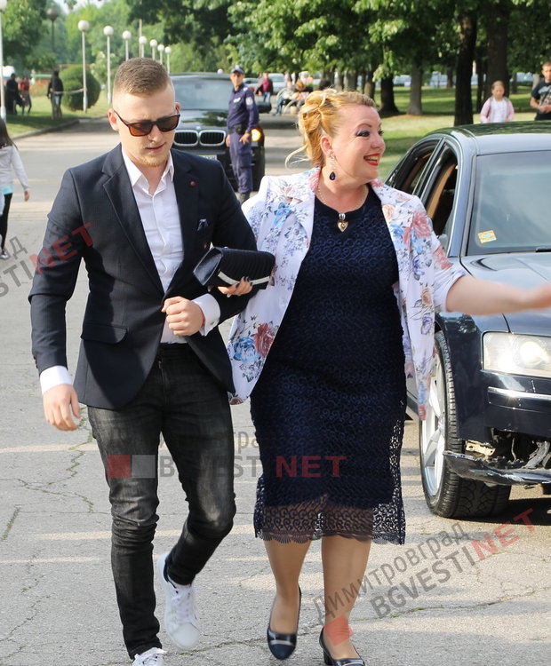 СУ "Любен Каравелов" изпрати своя випуск'2019