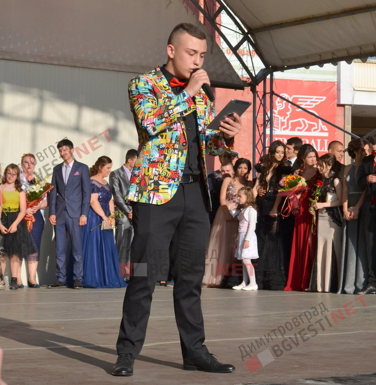 СУ "Любен Каравелов" изпрати своя випуск'2019