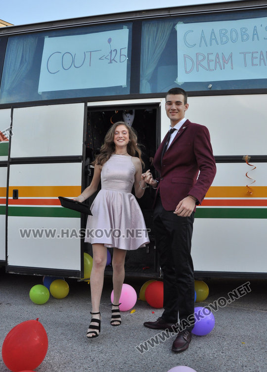 Математическата посрещна абитуриенти топ  от автобуса