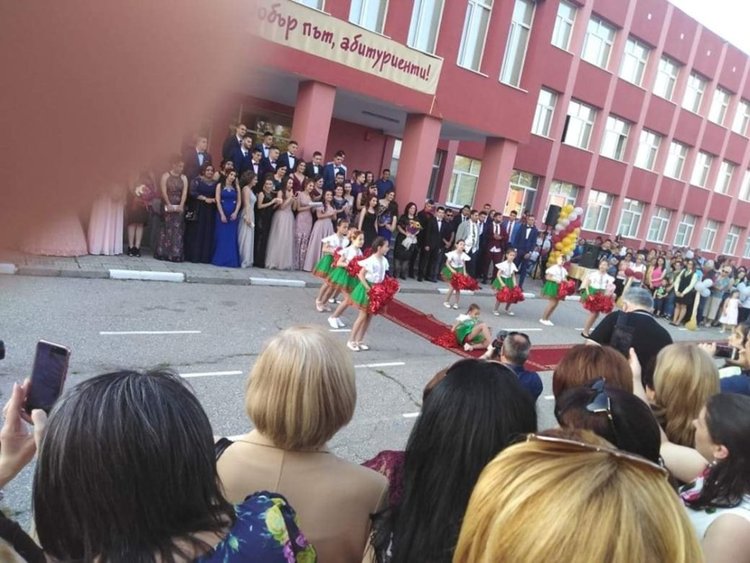 Випуск 2019 г. в Първомай - млади, умни, красиви и дръзновени