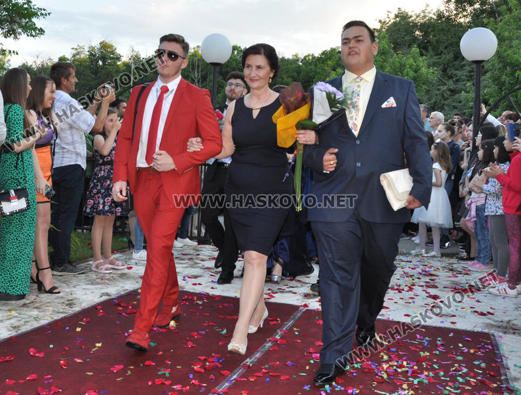 Математическата посрещна абитуриенти топ  от автобуса