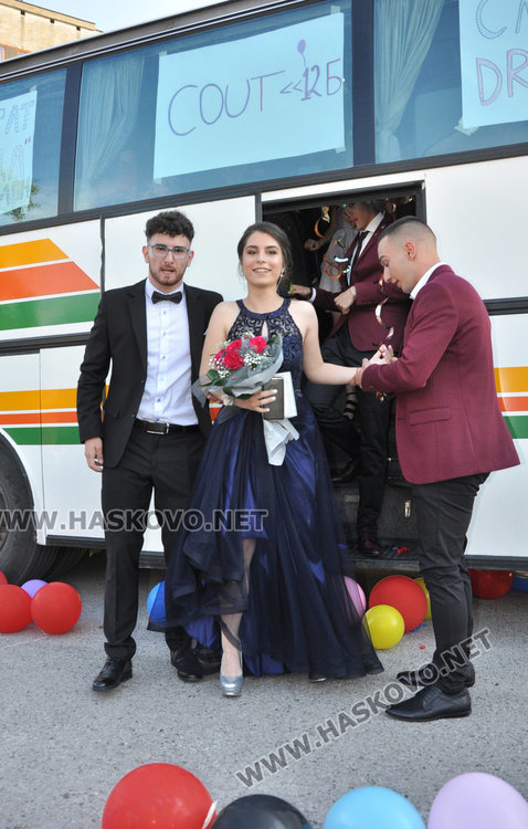 Математическата посрещна абитуриенти топ  от автобуса