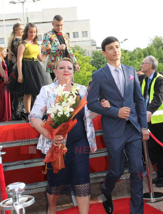 СУ "Любен Каравелов" изпрати своя випуск'2019