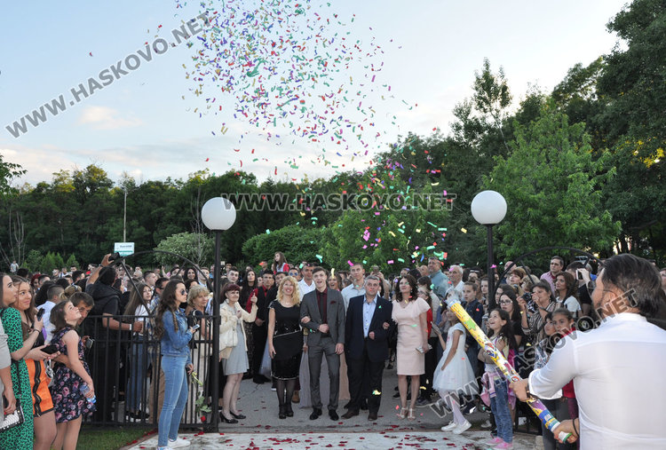 Математическата посрещна абитуриенти топ  от автобуса