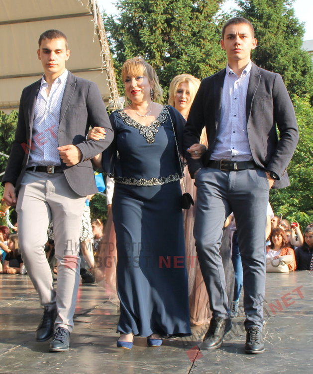 СУ "Любен Каравелов" изпрати своя випуск'2019