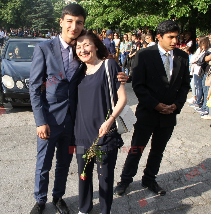 СУ "Любен Каравелов" изпрати своя випуск'2019