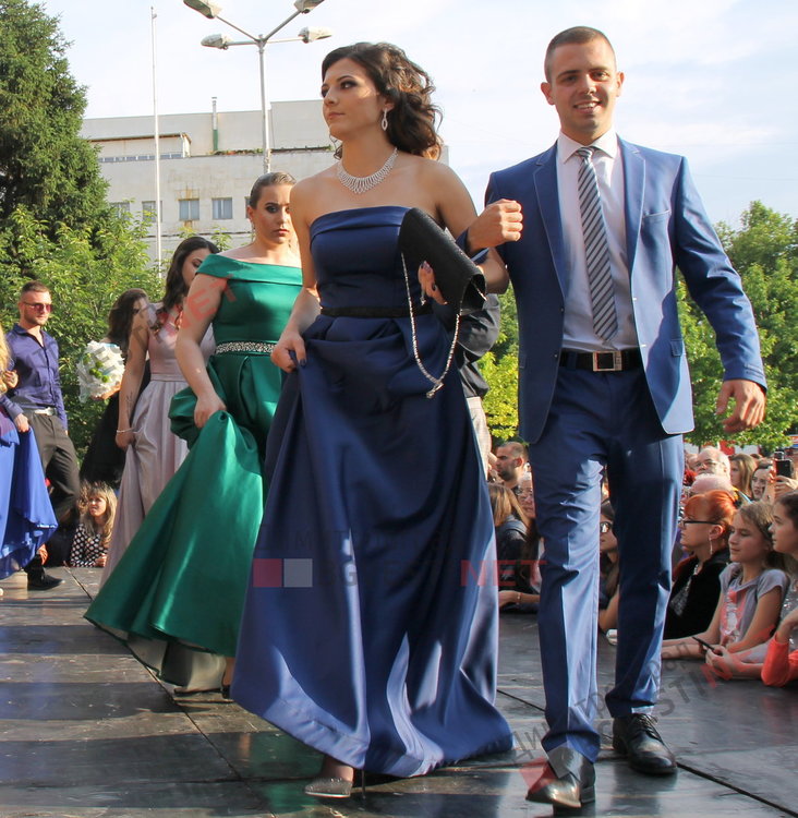 СУ "Любен Каравелов" изпрати своя випуск'2019