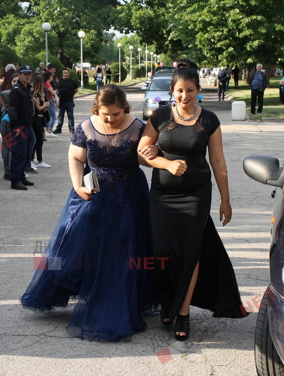 СУ "Любен Каравелов" изпрати своя випуск'2019