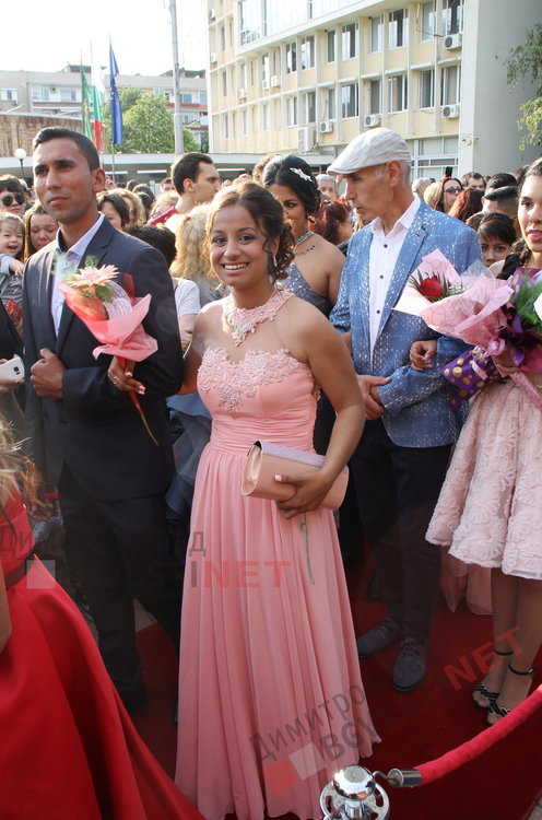 СУ "Любен Каравелов" изпрати своя випуск'2019