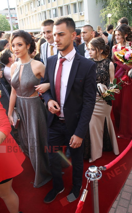 СУ "Любен Каравелов" изпрати своя випуск'2019