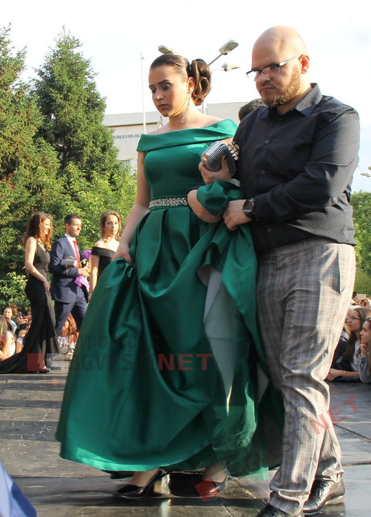 СУ "Любен Каравелов" изпрати своя випуск'2019