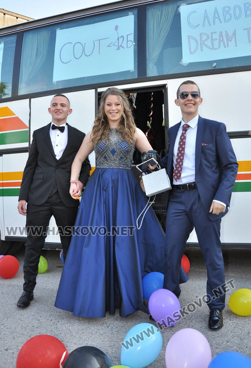 Математическата посрещна абитуриенти топ  от автобуса