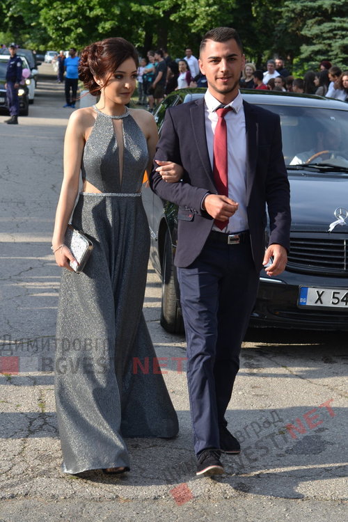 СУ "Любен Каравелов" изпрати своя випуск'2019