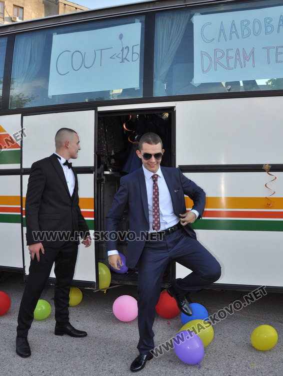 Математическата посрещна абитуриенти топ  от автобуса