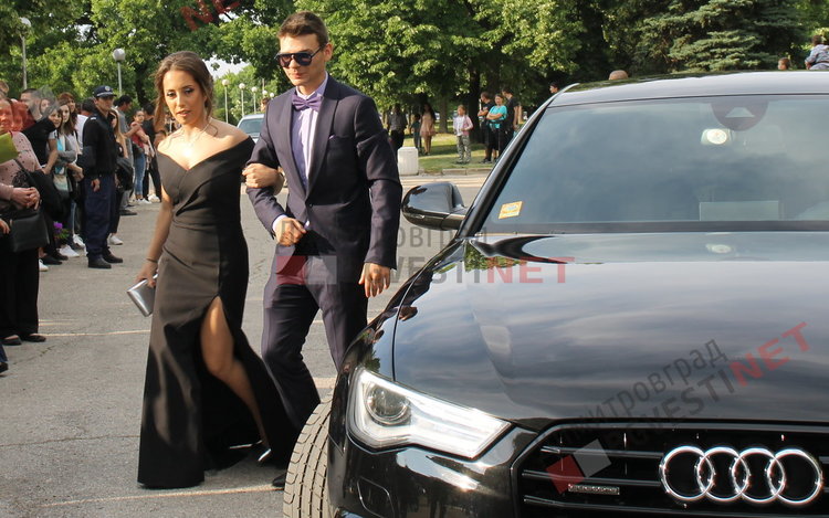 СУ "Любен Каравелов" изпрати своя випуск'2019