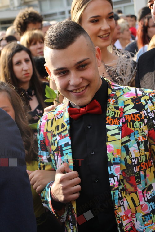 СУ "Любен Каравелов" изпрати своя випуск'2019