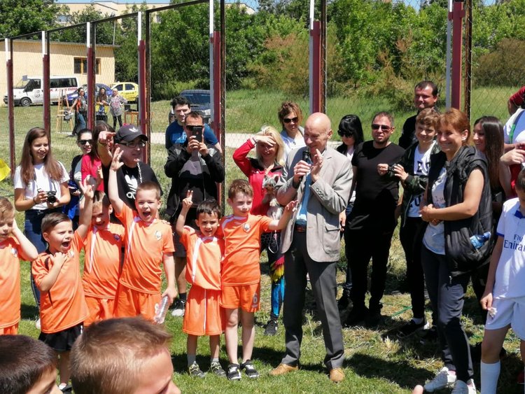 Малките футболисти с награди от „Купа Хасково“ в Царската гимназия